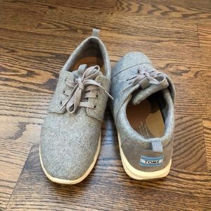 TOMS Heathered Grey Wool Sneakers (7.5)